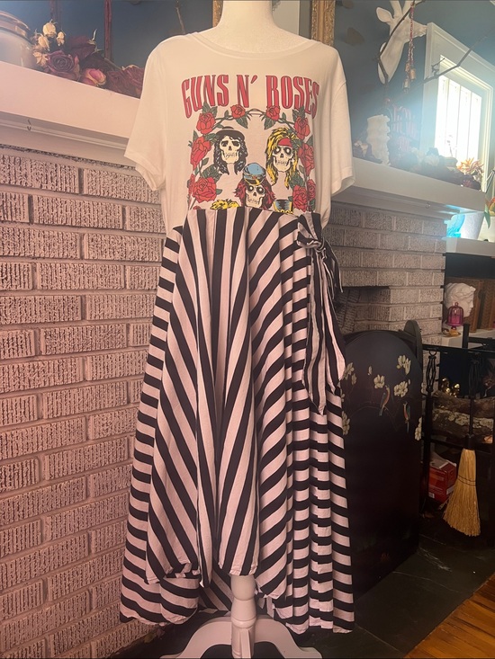 Guns N' Roses Dresses & Skirts - Guns N Roses Concert Tee Black & White Striped Maxi Dress OOAK